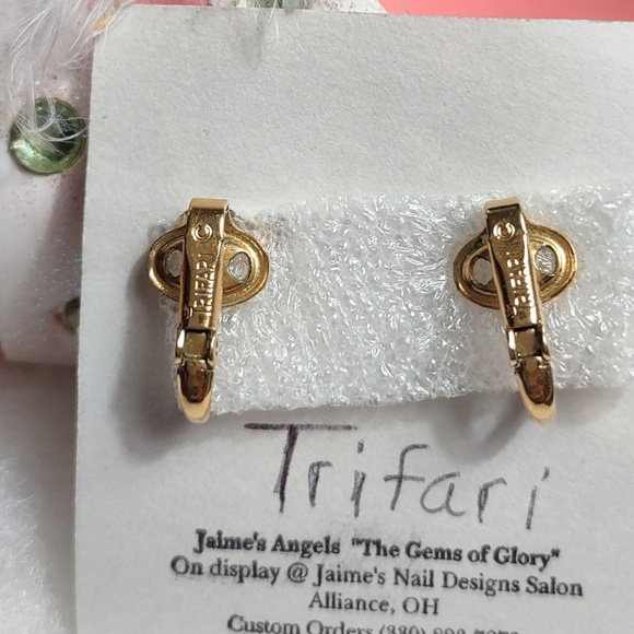 Vintage Trifari Clip Earrings - Picture 6 of 9